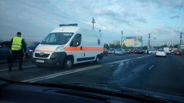 В Киеве произошла масштабная авария на мосту Патона: образовалась многокилометровая пробка