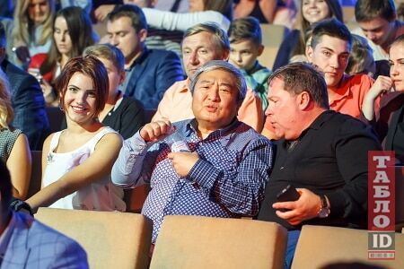 54-летний мэр Запорожья сводил свою 19-летнюю любовницу на юмористическое шоу в Киеве