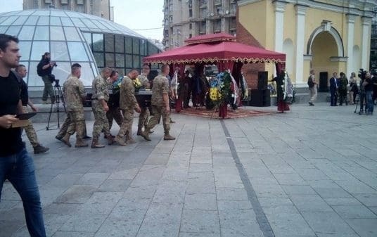 На Майдане попрощались с волонтером Галущенко, погибшим под Счастьем