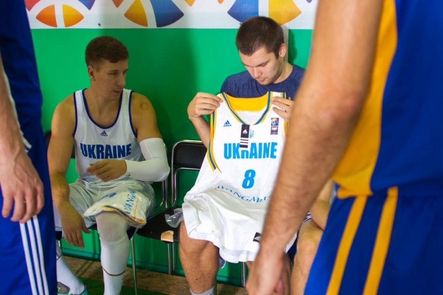Збірна України зіграє на Євробаскеті у формі з логотипом AVANGARD