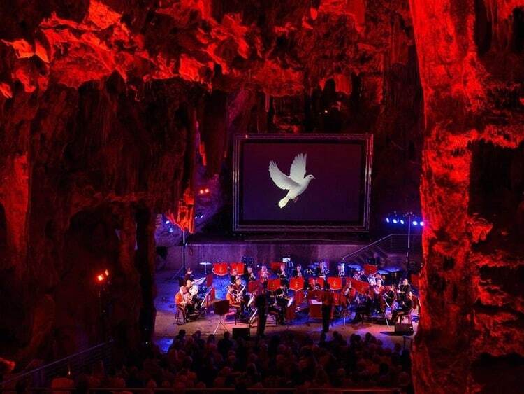 Топ-15 самых захватывающих концертных площадок планеты