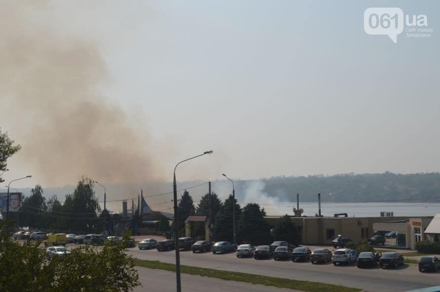 У Запоріжжі в лічені хвилини дотла згоріло кафе: опубліковано фото і відео