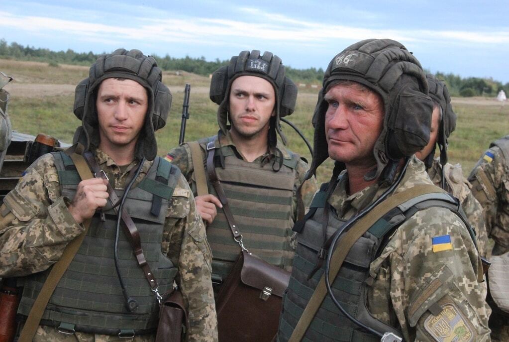 Муженко показал учения украинских военных на полигоне: фоторепортаж