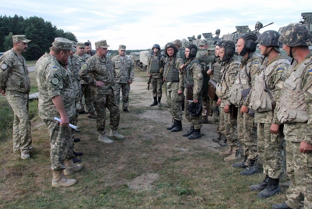 Муженко показав навчання українських військових на полігоні: фоторепортаж