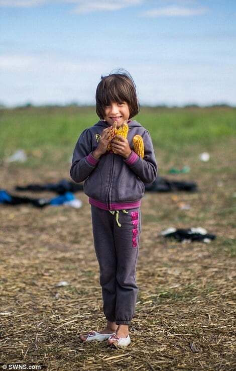 Улыбки перед лицом страха: дети-беженцы из Сирии глазами фотографа