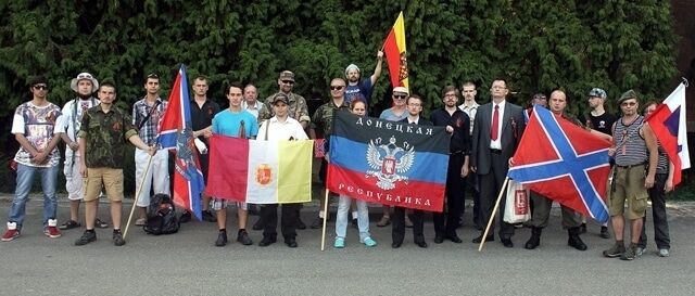 В Словакии на могиле наемника Кремля развернули флаг "ДНР": фотофакт