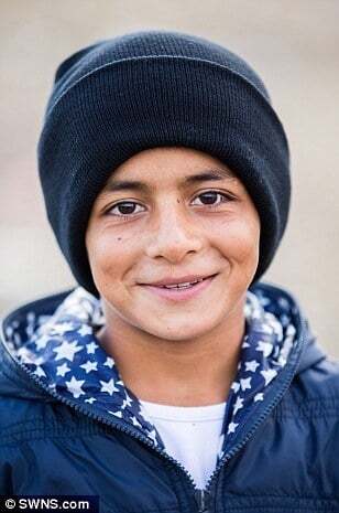 Улыбки перед лицом страха: дети-беженцы из Сирии глазами фотографа