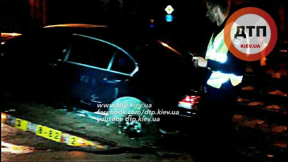 В Киеве парень на BMW попал в жесткое ДТП: фото с места аварии