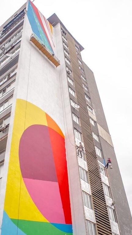 В Киеве рисуют новый гигантский мурал: фотофакт