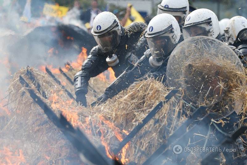 У Брюсселі розлючені фермери приїхали на тракторах під штаб-квартиру ЄС: фоторепортаж