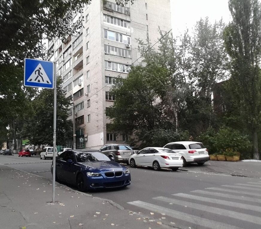 Киевлянин наказал "героев парковки": фотофакт