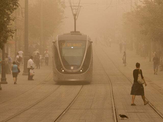 Израиль накрыло небывалой песчаной бурей: фото после урагана