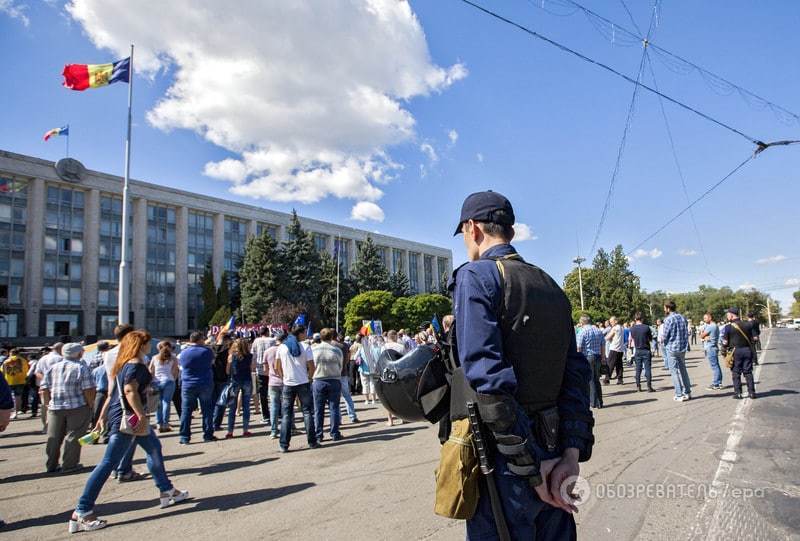 Будемо стояти до останнього: "Майдан" у Молдові розростається. Фото протестів