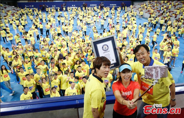 У Китаї тенісні вправи увійшли до Книги рекордів Гіннеса: вражаючі фото