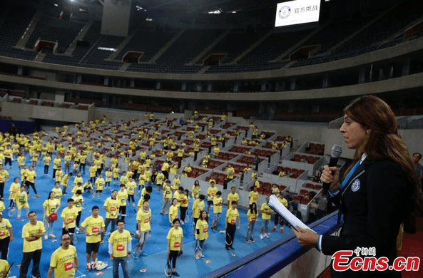 В Китае теннисные упражнения вошли в Книгу рекордов Гиннеса: впечатляющие фото
