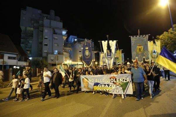 В Неаполе взволнованные героической гибелью украинца люди вышли на марш: опубликованы фото