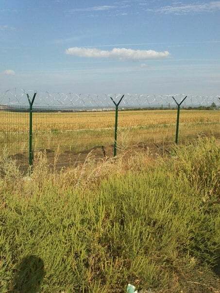Россия "предохранилась" от "ЛНР" забором. Опубликованы фото