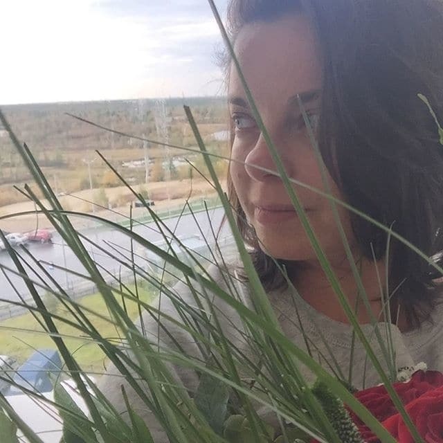 Наташа Корольова засвітила пишні груди на зйомках у Криму