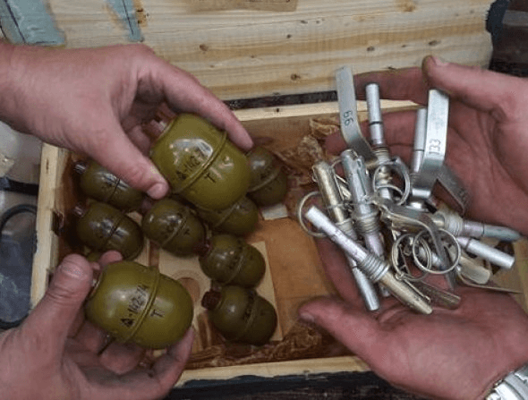 Под Донецком нашли тайник с оружием террористов: опубликованы фото и видео