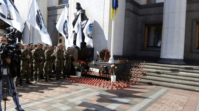 Ветераны АТО почтили память погибших под Верховной Радой нацгвардейцев