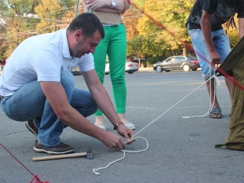 В Молдове обживают "Майдан": появилась парикмахерская, утепляют палатки. Фоторепортаж из Кишинева