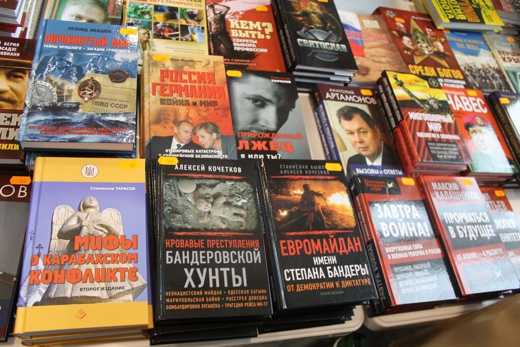 Каратель карателей! На книжной выставке в Москве устроили истерию по Донбассу