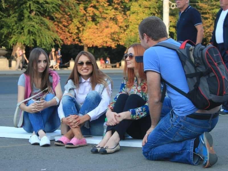 В Молдове обживают "Майдан": появилась парикмахерская, утепляют палатки. Фоторепортаж из Кишинева