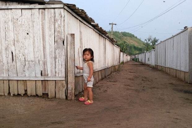 Жизнь за стеной: опубликованы неизвестные фото граждан Северной Кореи