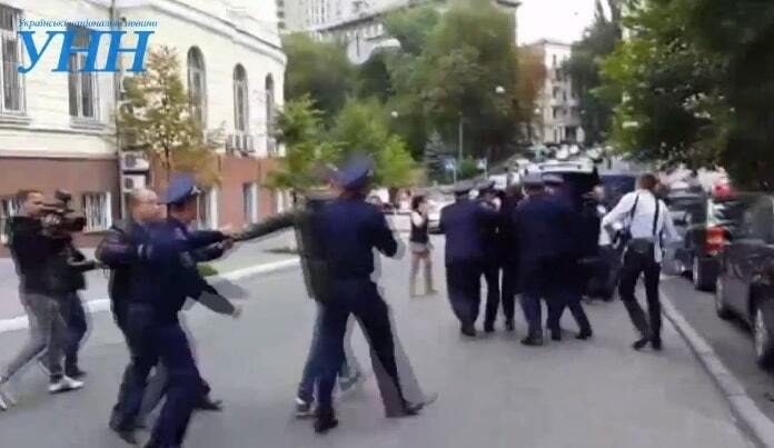 В Киеве на акции протеста задержали трех активистов