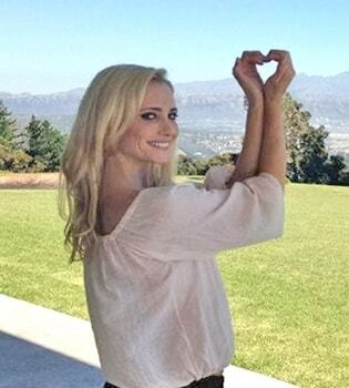 Модель Victoria's Secret вышла из комы после тяжелой травмы