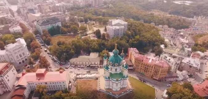 Визначні пам'ятки Києва: в мережі з'явилося відео з безпілотника