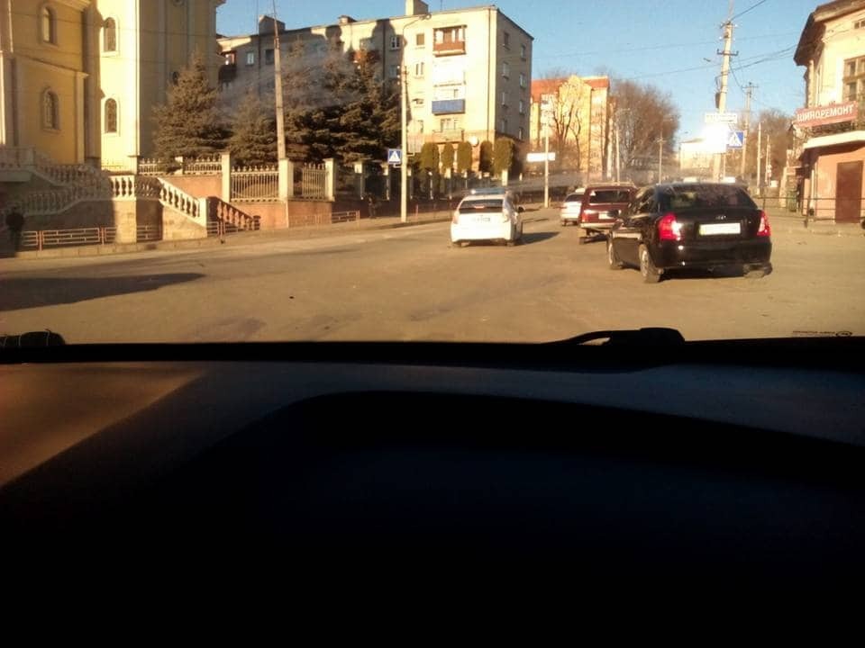 В Тернополе жена полицейского ездила на шопинг на служебной машине