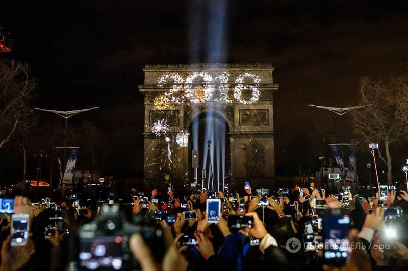 Франция встретила Новый год без салютов 