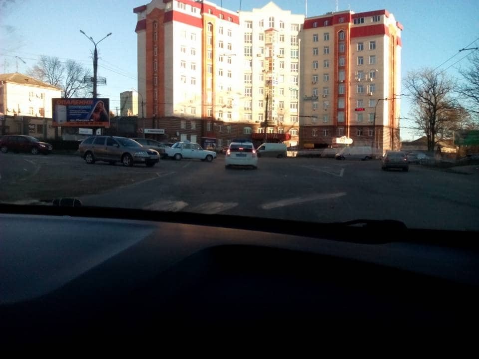 В Тернополе жена полицейского ездила на шопинг на служебной машине с сиреной - соцсети