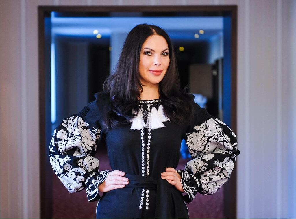 Влада Литовченко поразила Карпаты невероятными украинскими вышиванками (фото) 