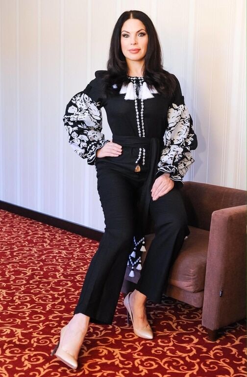 Влада Литовченко поразила Карпаты невероятными украинскими вышиванками (фото) 