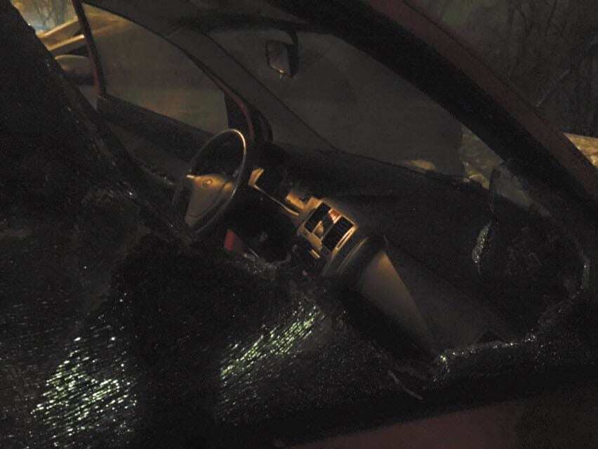 Влаштували показовий "кіпіш": у центрі Києва журналістці розбили машину