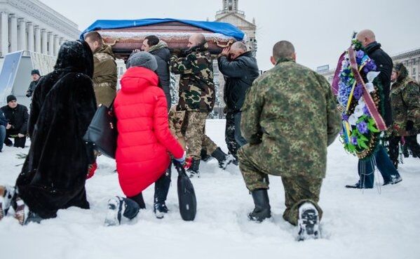 В Киеве на Майдане провели в последний путь легендарного бойца АТО