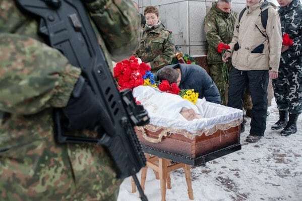 В Киеве на Майдане провели в последний путь легендарного бойца АТО