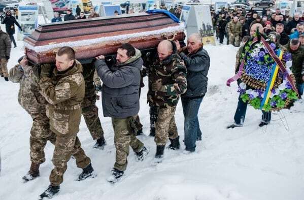 В Киеве на Майдане провели в последний путь легендарного бойца АТО