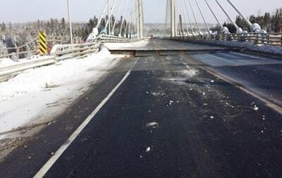 В Канаде из-за морозов "треснул" автомобильный мост: фотофакт