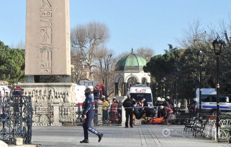 Виття сирен і понівечені тіла: фото і відео з місця вибуху в Стамбулі