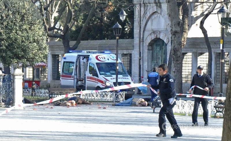 Вой сирен и изувеченные тела: фото и видео с места взрыва в Стамбуле