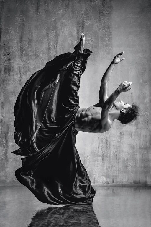 Страсть и грация: зрелищные фото танцоров, которые покорили мир 