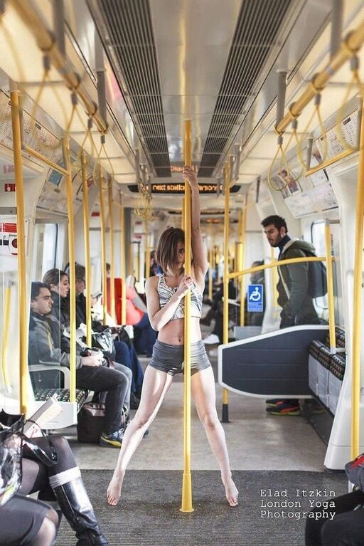 Дэнс на пилоне: сеть покорили фото девушки, танцующей в лондонском метро