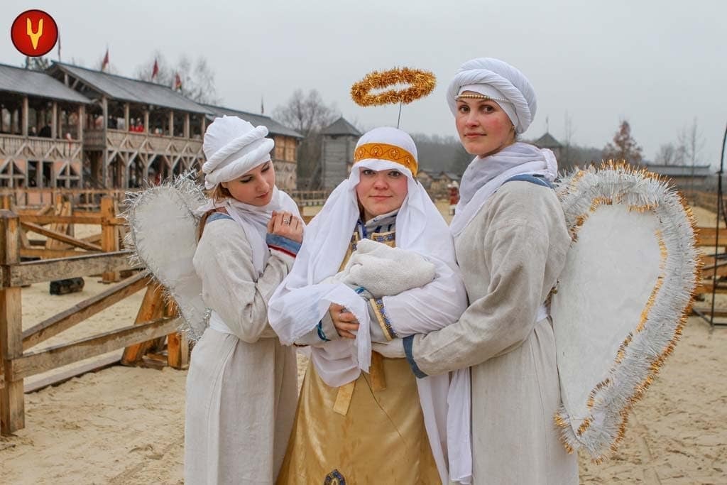 На Крещение в "Парке Киевская Русь" можно искупаться в Изумрудном озере