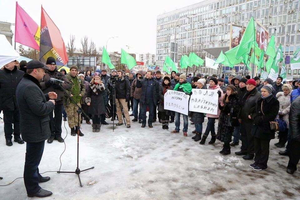 Дело Корбана: перед зданием суда в Киеве собрался многолюдный митинг