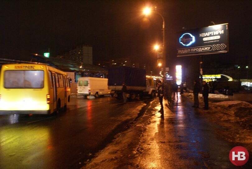 У Києві сталася ДТП за участю трьох авто і маршрутки