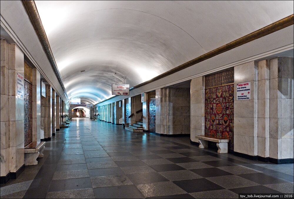 Романтика в київському метро: з'явилися фото станцій вночі