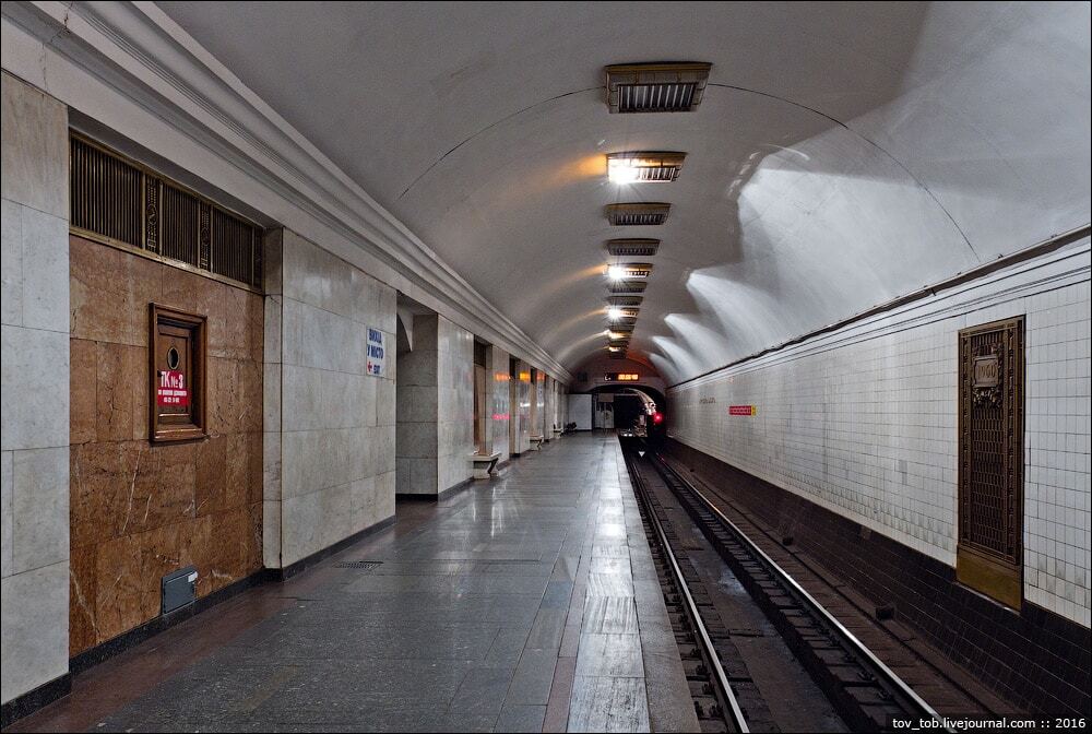 Романтика в київському метро: з'явилися фото станцій вночі
